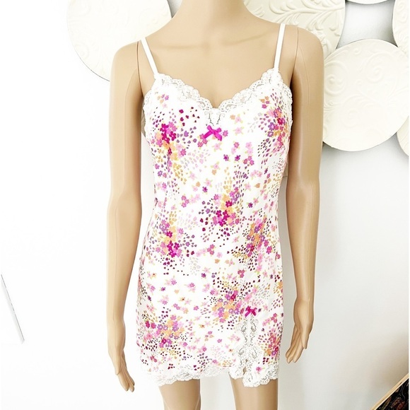 Victoria’s Secret Floral Slip Small - Picture 1 of 5
